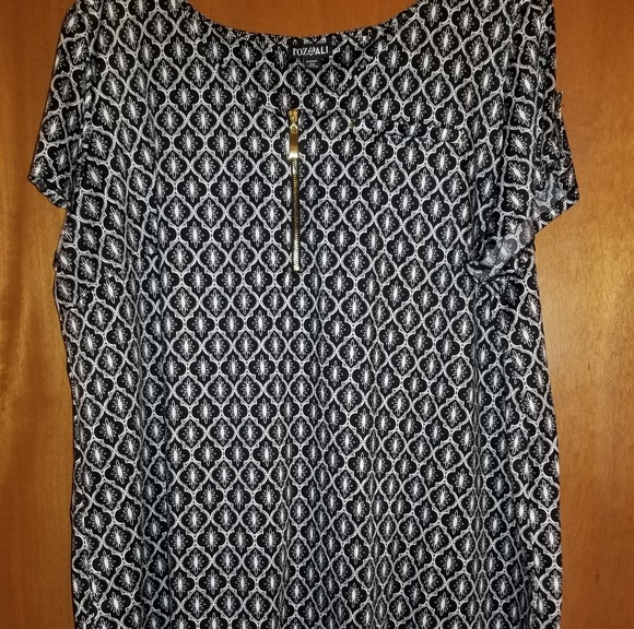 Roz & Ali short-sleeved top with gold details - Picture 1 of 3